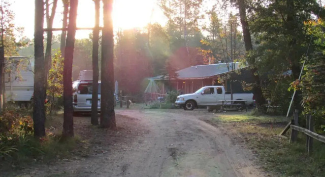 Best Bear Lodge, Prenota Hotel Irons Michigan