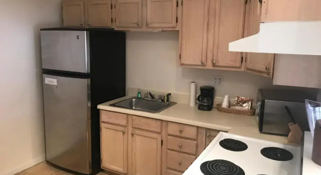 Кровать в общем номере (мужской номер) c 1 комнатой New Orleans House