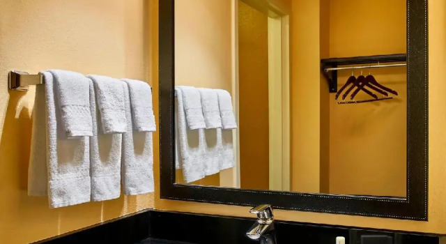 Четырёхместный номер Standard Fairfield Inn Myrtle Beach Broadway at the Beach