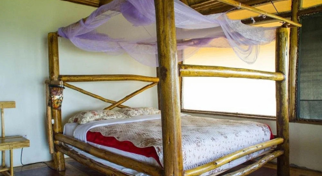 The Baboon Safari Resort, Book Resort Kichwamba 