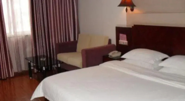 Nanning Jintone Hotel  Yinhai Branch, Rezerwuj Hotel Hotele w Nanning z parkingiem, Parking