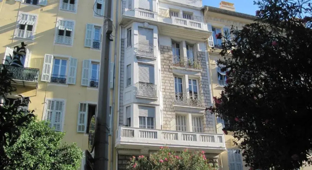 Charmant appartement au centre de Nice, Забронировать Апартаменты/квартира Отели Ниццы с парковкой, Парковка