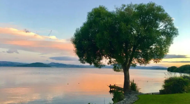 Tranquility Lakefront, Забронировать Отель Хамурана Озеро Роторуа