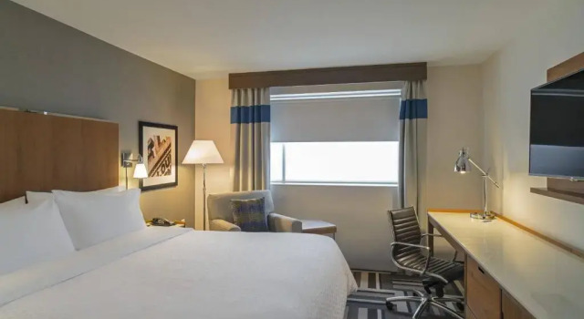 Номер Business Four Points by Sheraton Midland