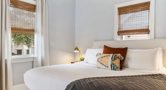 Апартаменты Spacious Apartment Downtown