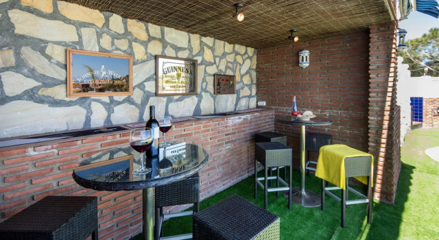 Villa Colina Sol, Забронировать Вилла Отели Фуэнхирола с парковкой, рядом с Пляж Эль-Кастильо, Парковка
