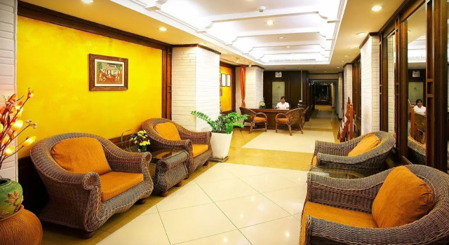 Nora Lakeview Hotel