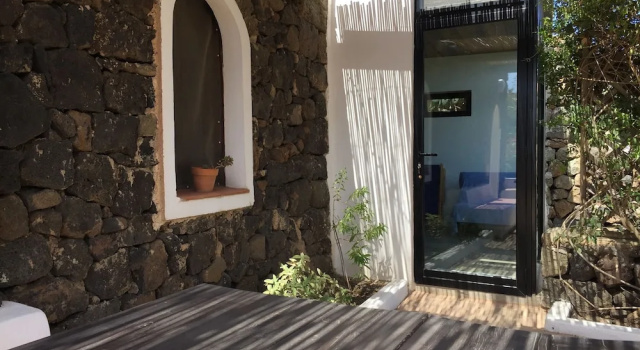 Люкс с балконом Etherea - I Dammusini di Pantelleria