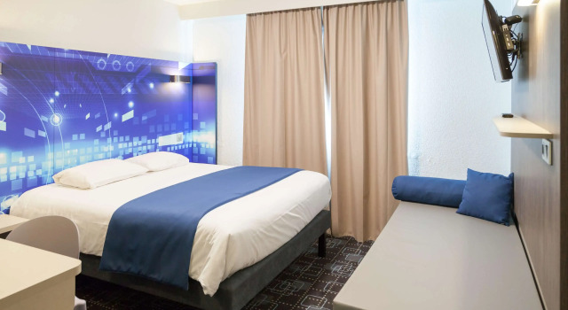 Трёхместный номер Standard Kyriad Poitiers Jules Verne Site du Futuroscope