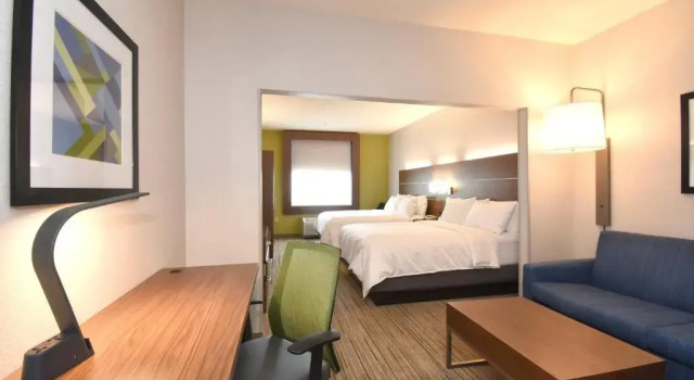 Двухместный люкс Holiday Inn Express & Suites Southern Pines-Pinehurst Area by IHG