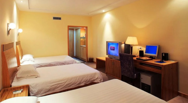 Hangzhou Top Red Holiday Inn, Забронировать Отель Отели Ханчжоу с парковкой, рядом с Bai Causeway, Парковка