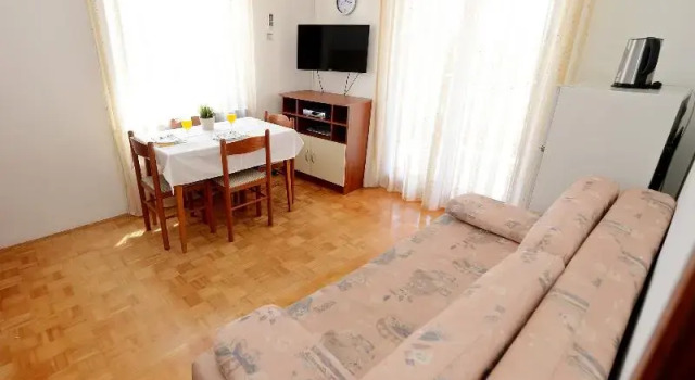 Четырёхместные апартаменты с балконом Apartments Andelko