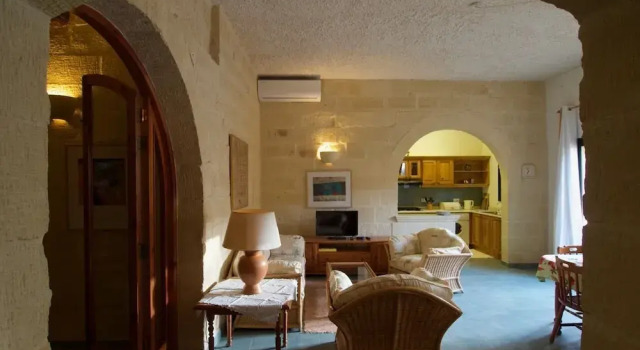 Tal Mirakli, Varaa Hotelli Gharb Gozo