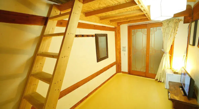 Kim Myongok's Hanok Stay, Забронировать Отель Отели Чонджу 3 звезды, рядом с Конфуцианская школа хянгё в Чонджу, 3*