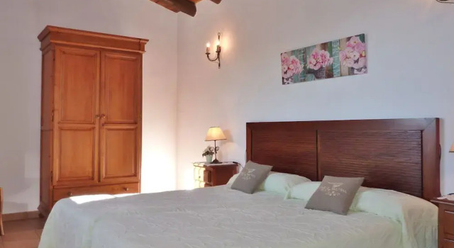 Spacious Holiday Home With Private Pool, in the Mountain and With Beautiful View