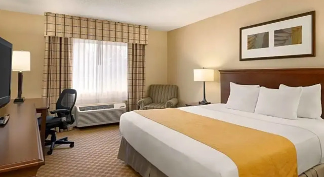 Номер Standard Country Inn & Suites by Radisson, Owatonna, MN