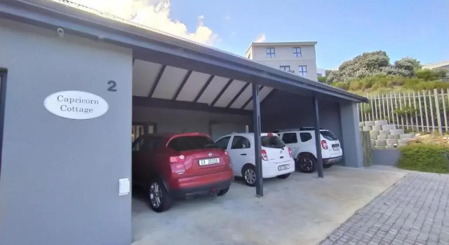Capricorn Studio One - 150m to Solar Beach, Patio & Braai, Wifi, DSTV & Netflix