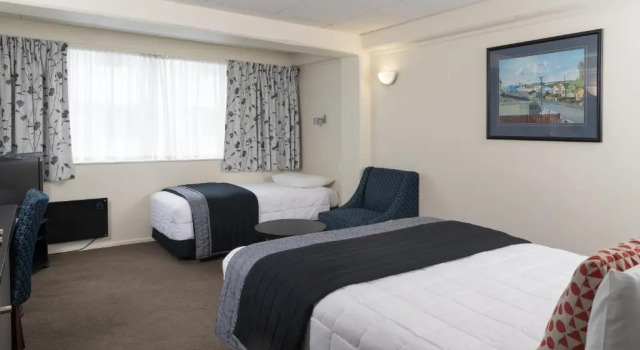 Двухместный номер Standard West Plaza Hotel