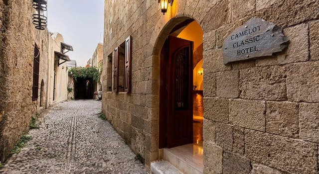 Camelot Traditional & Classic Hotel