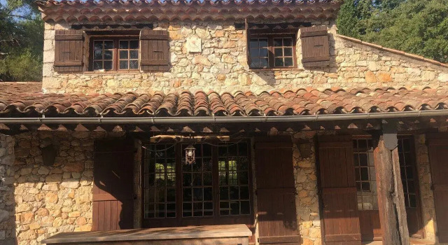 Provencial Stone Villa - Sleeps 10, Забронировать Вилла Виллы Овернь-Рона-Альпы, Вилла