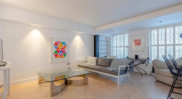 Sleek & Stylish 2BD Flat - Warren Street, Забронировать Апартаменты/квартира Лондон Большой Лондон, рядом с Вестминстерский университет