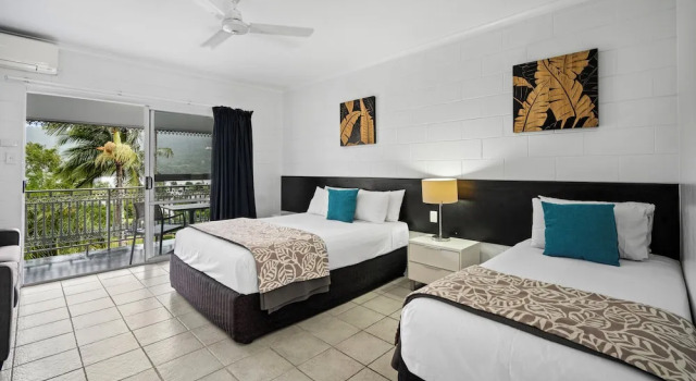 Двухместный номер Standard с балконом и с видом на залив Colonial Palms Motor Inn