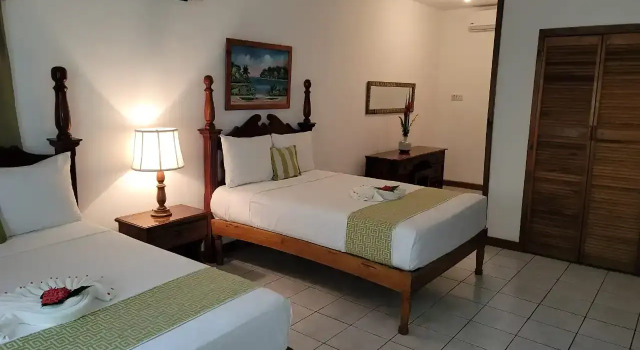 Merril's Beach Resort II, Boek Resort SPA-hotels in Westmoreland, SPA