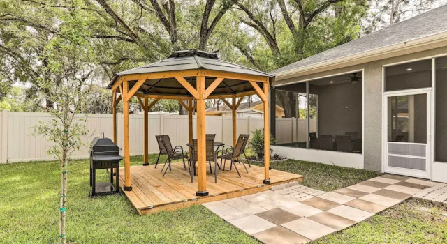 Коттедж St Pete Escape w/ Patio & Yard: 6 Mi to Beach