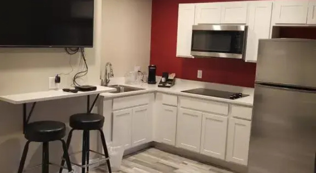 Deluxe Suite Red Fox Inn and Suites