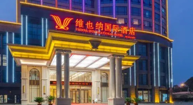 Vienna International Hotel (Jingmen Shenzhen Avenue Branch), Rezerwuj Hotel Hotele w Jingmen z parkingiem, Parking