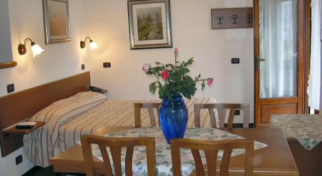 Двухместный номер Superior с балконом и с видом на горы Albergo Castello da Bonino