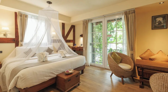 Полулюкс с балконом Le Charcoa Hotel