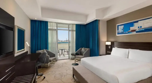 Двухместный номер Deluxe Ramada by Wyndham Dubai Barsha Heights