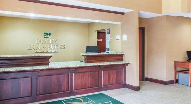 Quality Inn & Suites, Buchen Sie Hotel Hotels in New England mit Frühstück, Frühstück