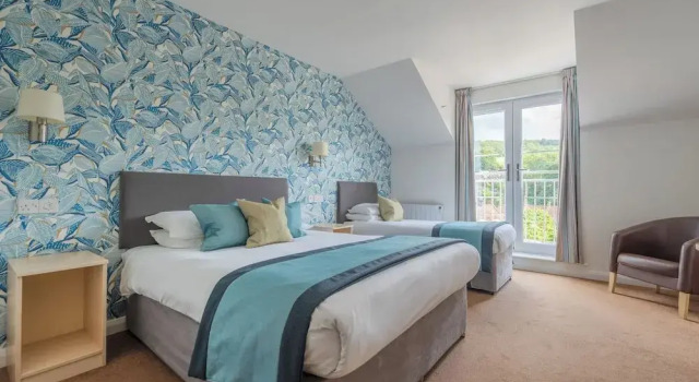 Семейный номер Standard с балконом и с красивым видом из окна Wookey Hole Hotel
