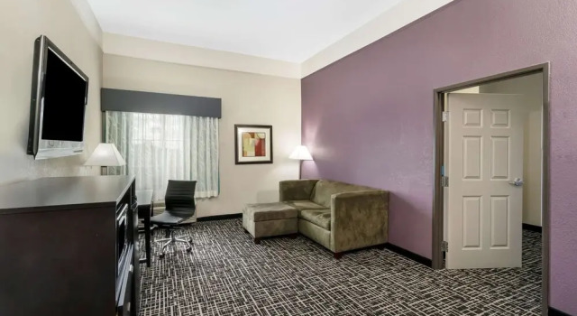 Люкс c 1 комнатой La Quinta by Wyndham Canton MS