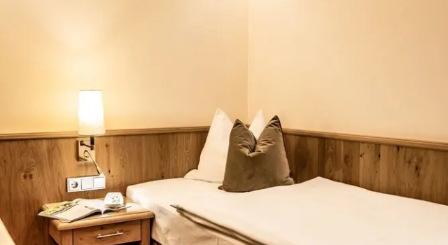 Трёхместный номер Standard Hotel Hubertushof