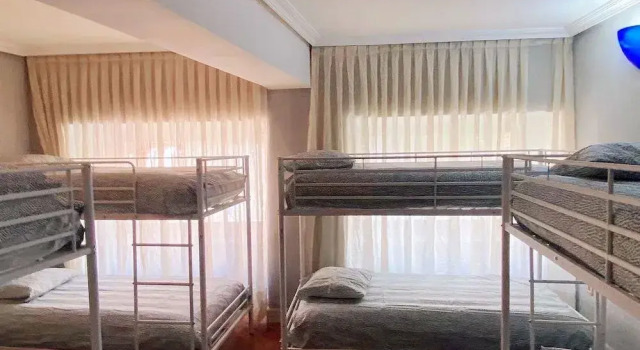 HC Hostel Madrid, Забронировать Хостел Мадрид Провинция Мадрид, рядом с Торговый центр Arturo Soria Plaza