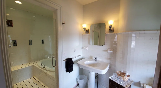Номер Premium Mendota Lake House Inn