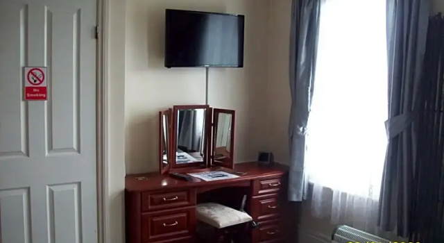 Номер Standard The Crown Hotel
