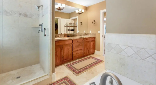 4BR 4.5BA Luxurious Tahoe Retreat with Hot Tub S Lake Tahoe by RedAwni, Забронировать Отель Саут-Лейк-Тахо South Lake Tahoe Area, рядом с Канатная дорога Эриал-Трамвей