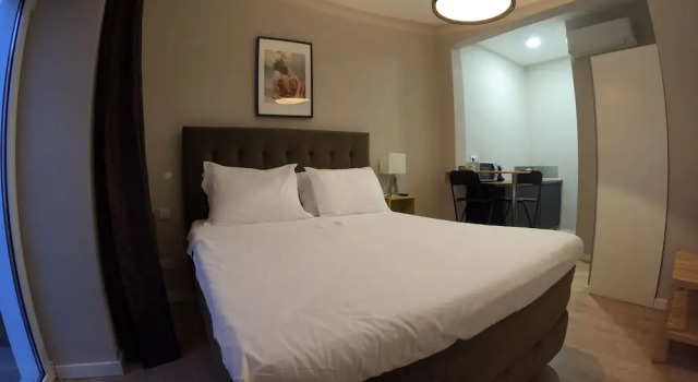 Люкс Premium с балконом Temple Suites Guesthouse