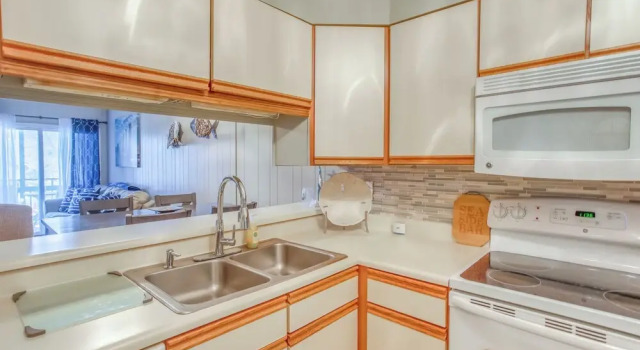Апартаменты Charming Condo w/ Pool Access - Walk to Beach
