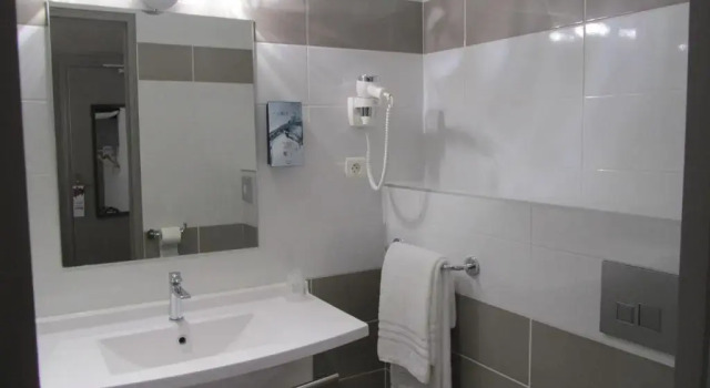 Двухместный номер Comfort Hôtel Suzane