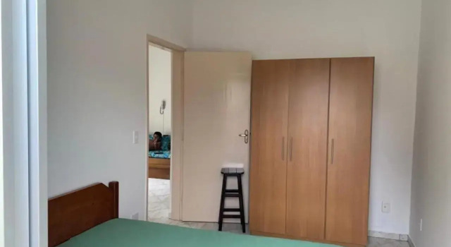 Apto c/2 quartos sendo uma suíte c/ar e 2banheiros