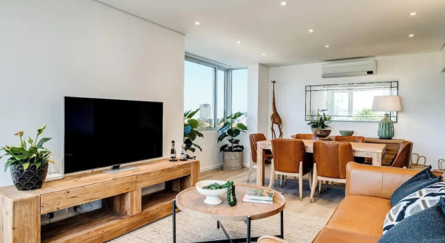 2bed Mouille Point Apartment w Amazing Cape Views, Забронировать Апартаменты/квартира Апартаменты Кейптауна, рядом с Конференц-центр Avenue, Апартаменты/квартира