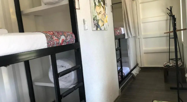 Кровать в общем номере Hostal Bon Hábitat