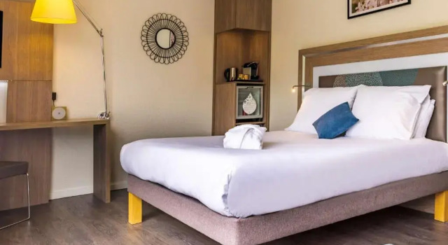 Двухместный люкс с балконом Novotel Senart Golf De Greenparc