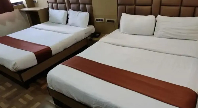 Четырёхместный номер Deluxe Hotel Dadar Residency near Tata Hospital
