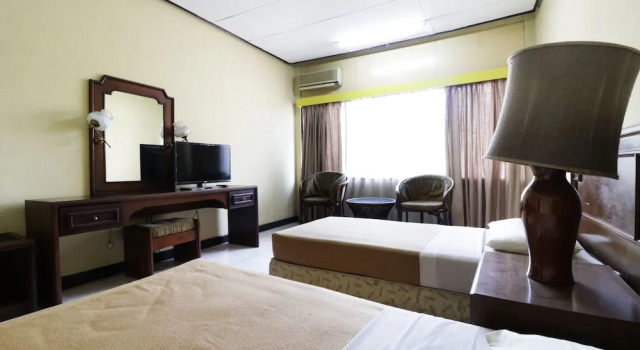Standard Zimmer Istana Hotel Bandung Mitra RedDoorz